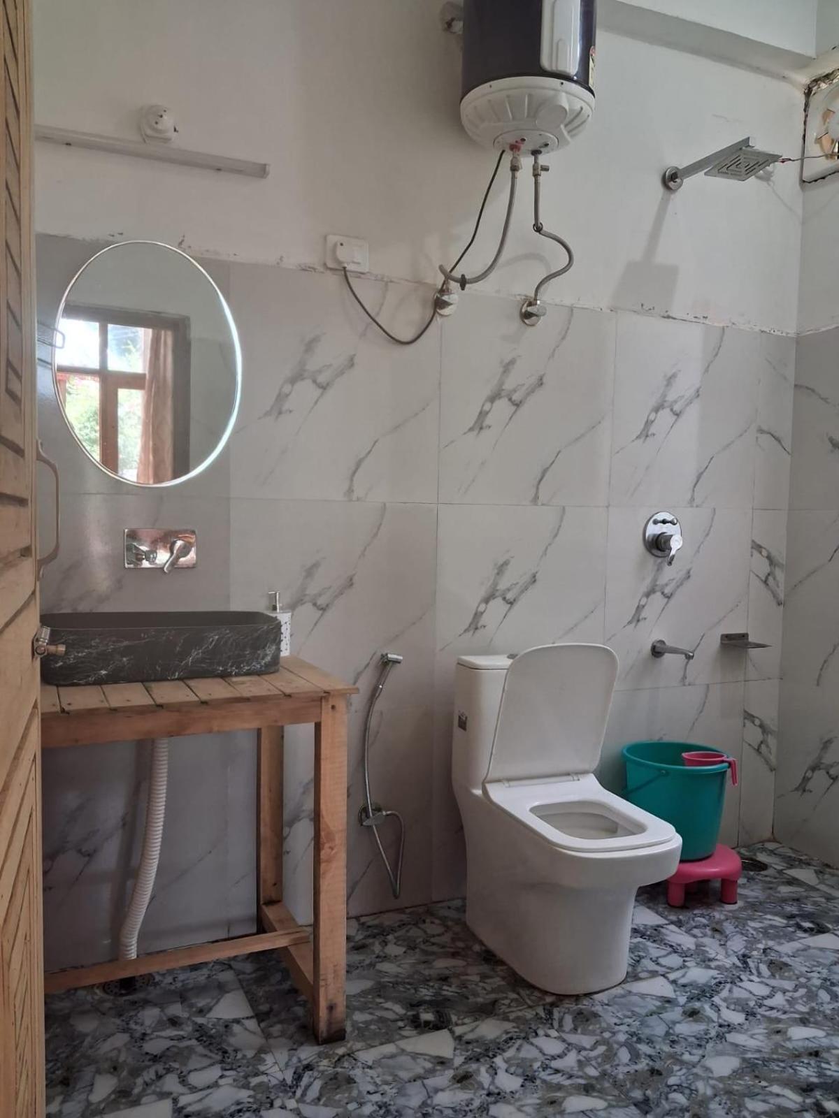 The Cozy Cabin, Jibhi Banjār المظهر الخارجي الصورة